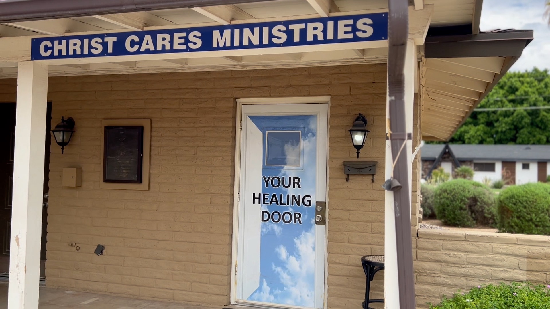 Christ Cares door